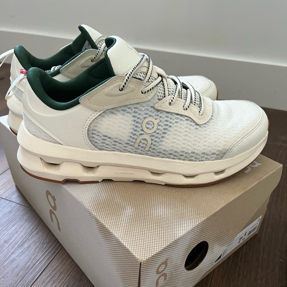 On Running women’s cloudzone moon Sneakers Size 7